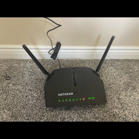 Netgear AC1200 WiFi Cable Modem Router Model C6220 - Picture 3 of 6